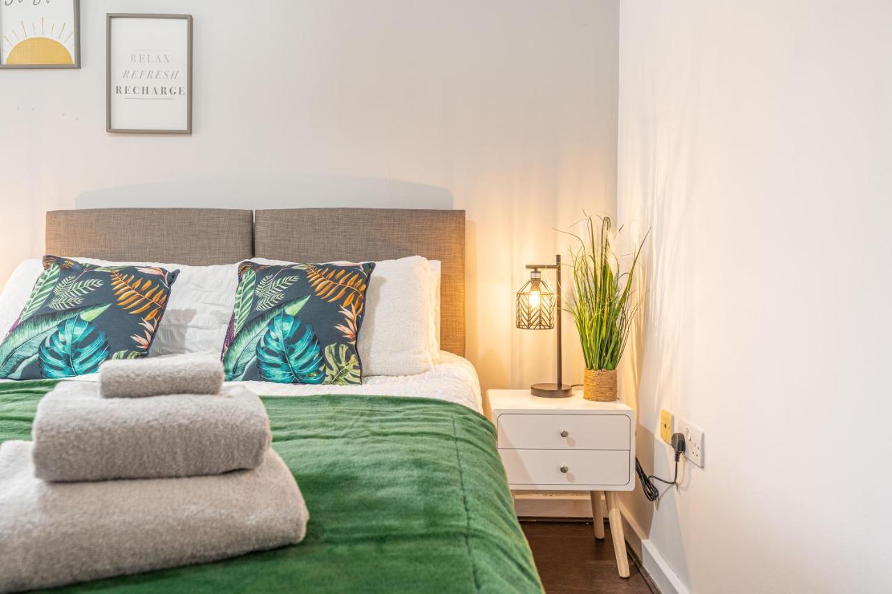 City Centre Flat: Accessible Family Haven with Free Parking Coventry Exterior photo