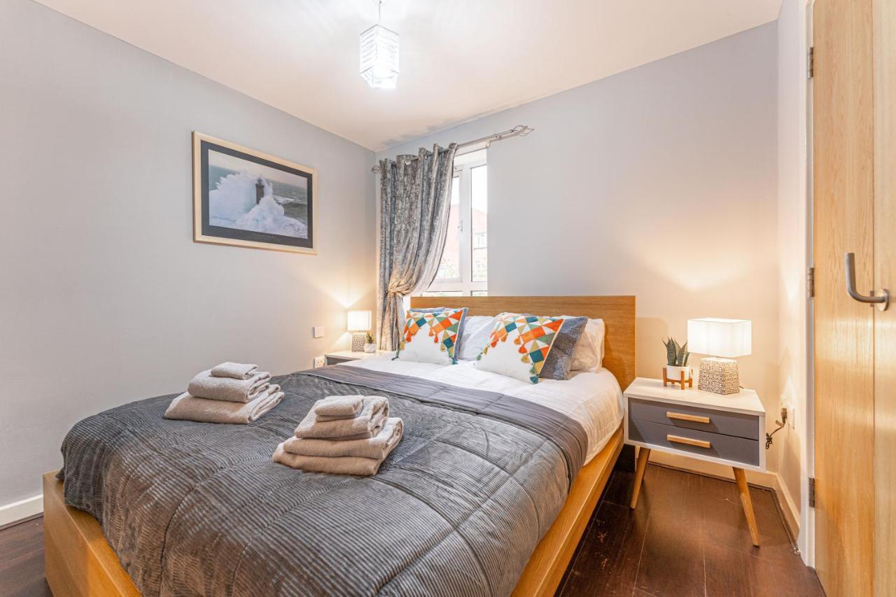 City Centre Flat: Accessible Family Haven with Free Parking Coventry Exterior photo