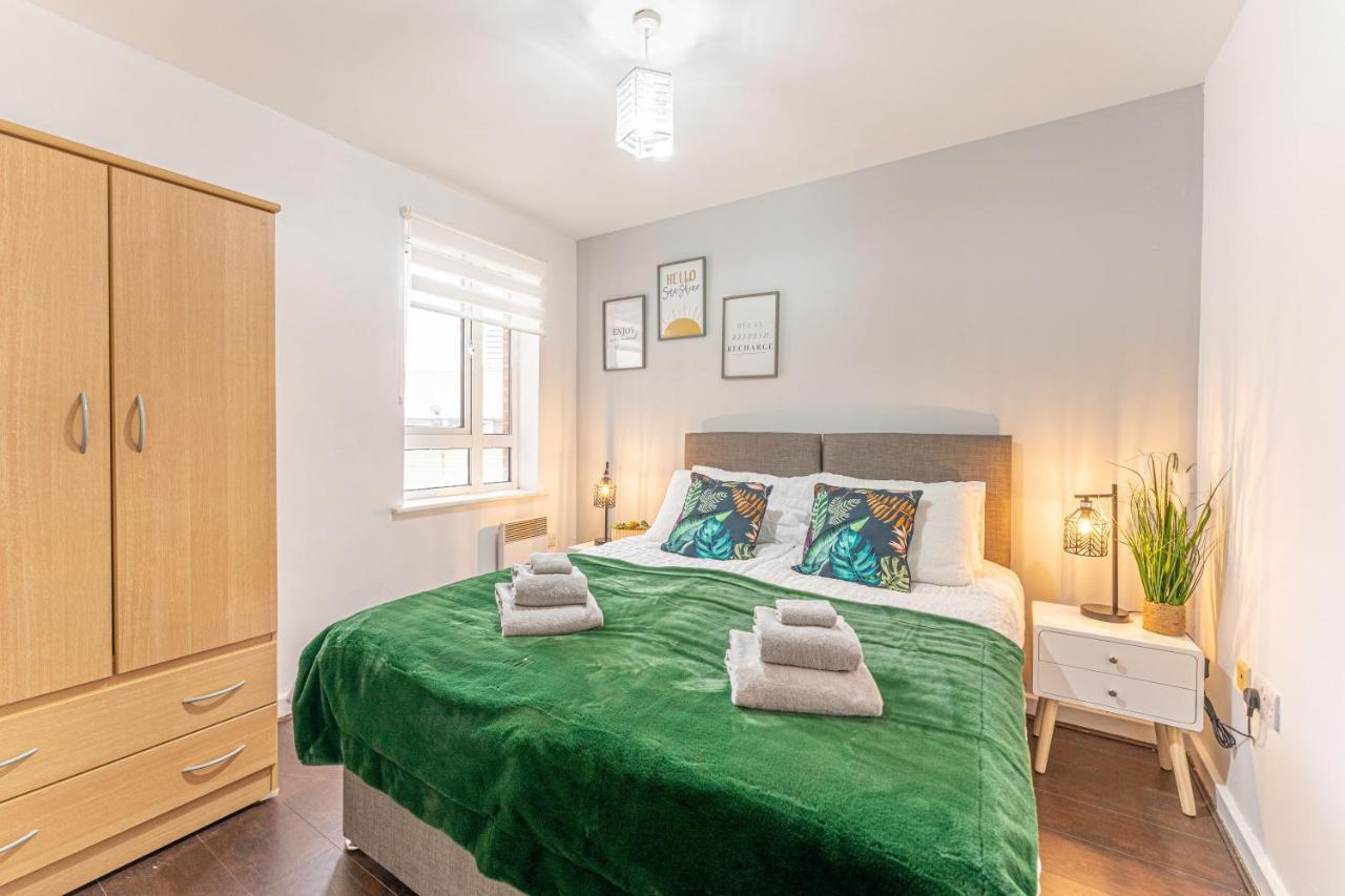 City Centre Flat: Accessible Family Haven with Free Parking Coventry Exterior photo